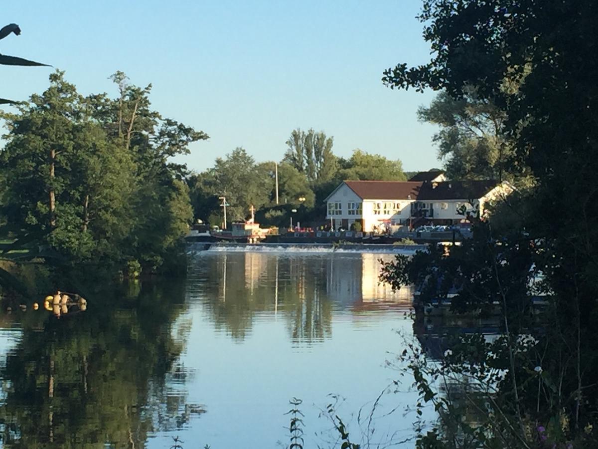 The Riverside Inn Saltford Kültér fotó